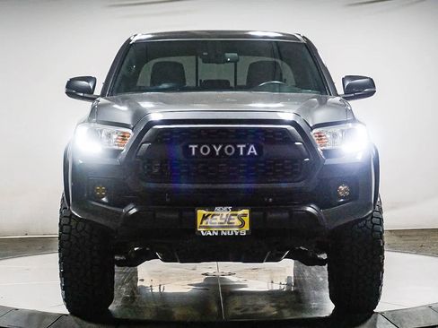 Used 2019 Toyota Tacoma TRD Off-Road w/ Technology Package AWD/4WD image 6