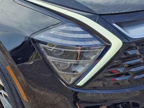 Used 2025 Kia Sportage EX w/ Premium Package image 3