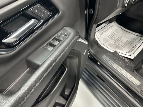 Used 2025 GMC Yukon XL Denali w/ Sun & Power Step Package AWD/4WD image 9