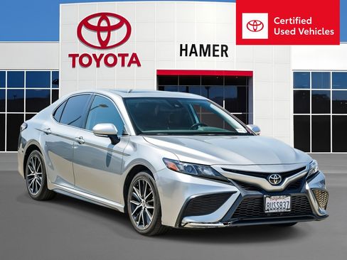 Used 2021 Toyota Camry SE w/ Convenience Package FWD image 1