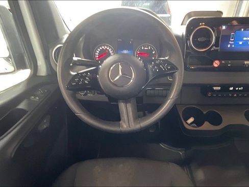 Used 2025 Mercedes-Benz Sprinter 2500 image 5