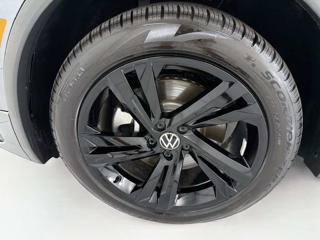 Used 2023 Volkswagen Tiguan SE R-Line FWD image 29