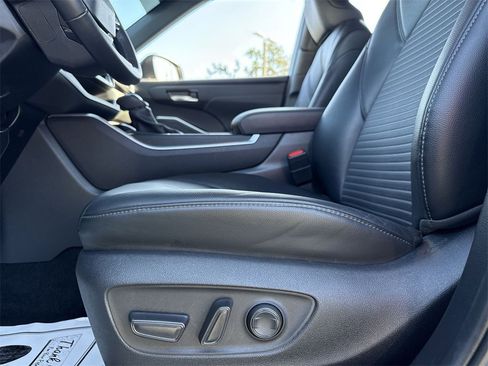 Used 2024 Toyota Highlander XSE image 10