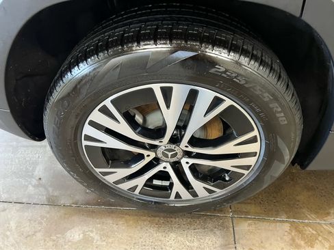 Used 2024 Mercedes-Benz GLB 250 4MATIC image 9