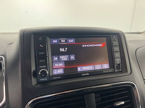 Used 2020 Dodge Grand Caravan SE w/ UConnect Hands-Free Group FWD image 11