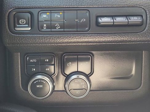 Used 2021 GMC Yukon XL Denali AWD/4WD image 29