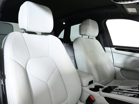 Certified 2024 Porsche Macan image 19