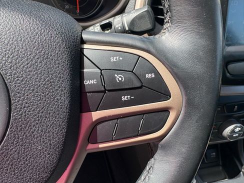 Used 2018 Jeep Cherokee Limited w/ Trailer Tow Group AWD/4WD image 14