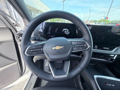 Used 2026 Chevrolet Equinox LT w/ Convenience Package II FWD image 13
