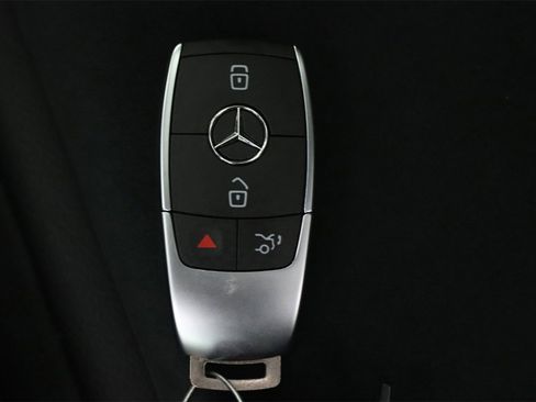 New 2025 Mercedes-Benz GLB 250 image 14