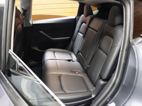 Used 2022 Tesla Model Y Long Range image 47