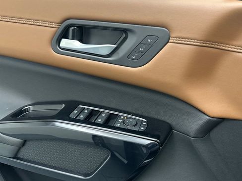 New 2026 Nissan Pathfinder Platinum AWD/4WD image 17