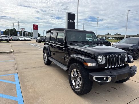 Used 2021 Jeep Wrangler Unlimited Sahara AWD/4WD image 14