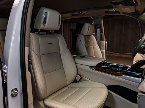 Used 2026 Cadillac Escalade Platinum Sport w/ LPO, ONYX Package image 23