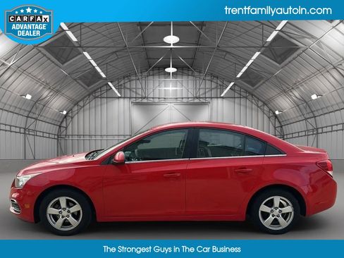 Used 2016 Chevrolet Cruze LT image 4