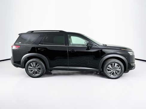 Used 2025 Nissan Pathfinder SV FWD image 10