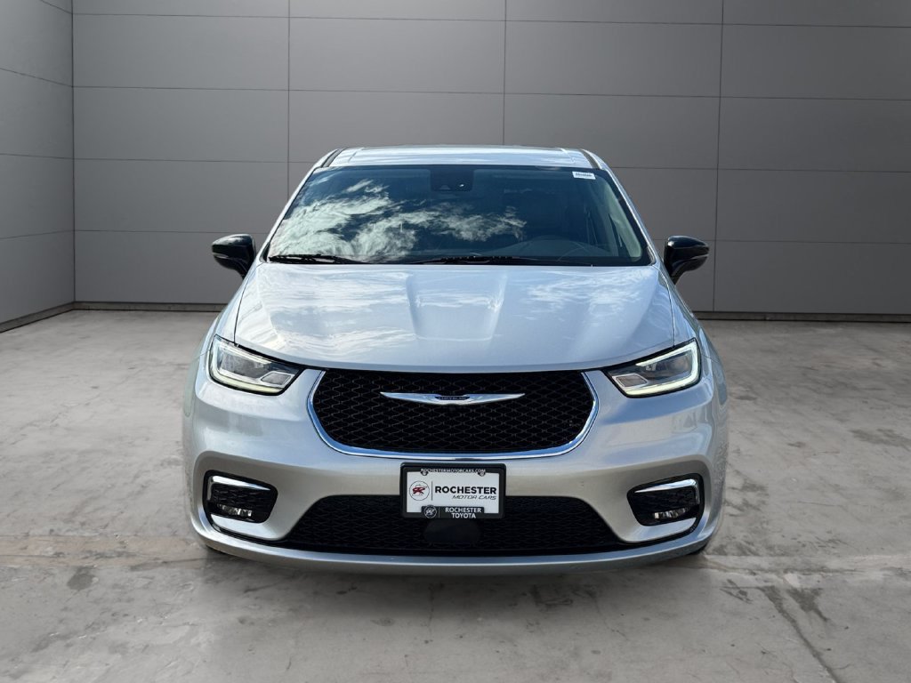 Used 2024 Chrysler Pacifica Touring-L FWD image 8