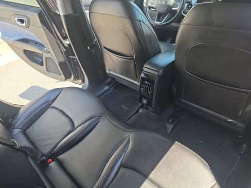 Used 2022 Jeep Compass Latitude AWD/4WD image 12