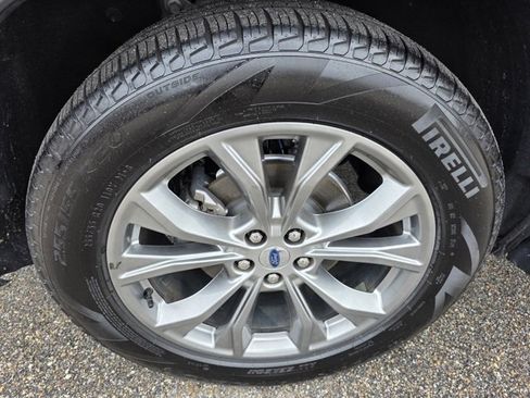 Used 2022 Ford Explorer XLT w/ Equipment Group 202A image 10