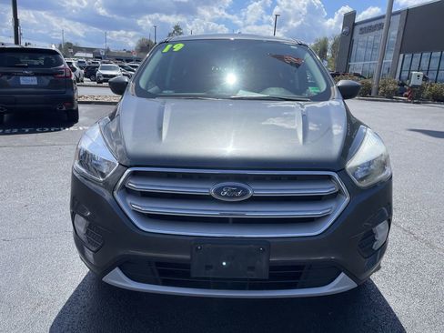 Used 2019 Ford Escape SE image 2