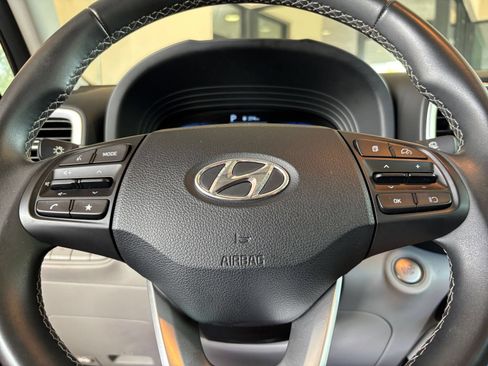 Used 2025 Hyundai Venue SEL FWD image 27
