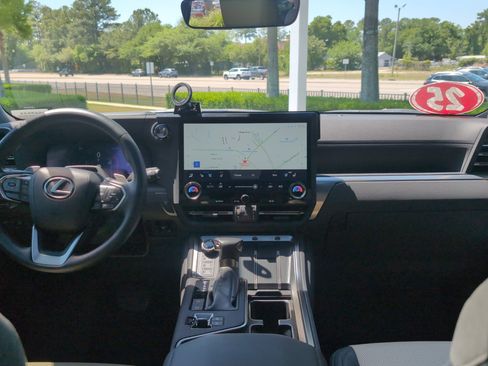 Used 2025 Lexus GX 550 image 30