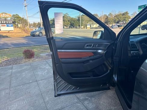 Used 2019 Ford Explorer XLT w/ Equipment Group 202A image 13