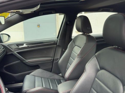 Used 2017 Volkswagen GTI SE FWD image 10