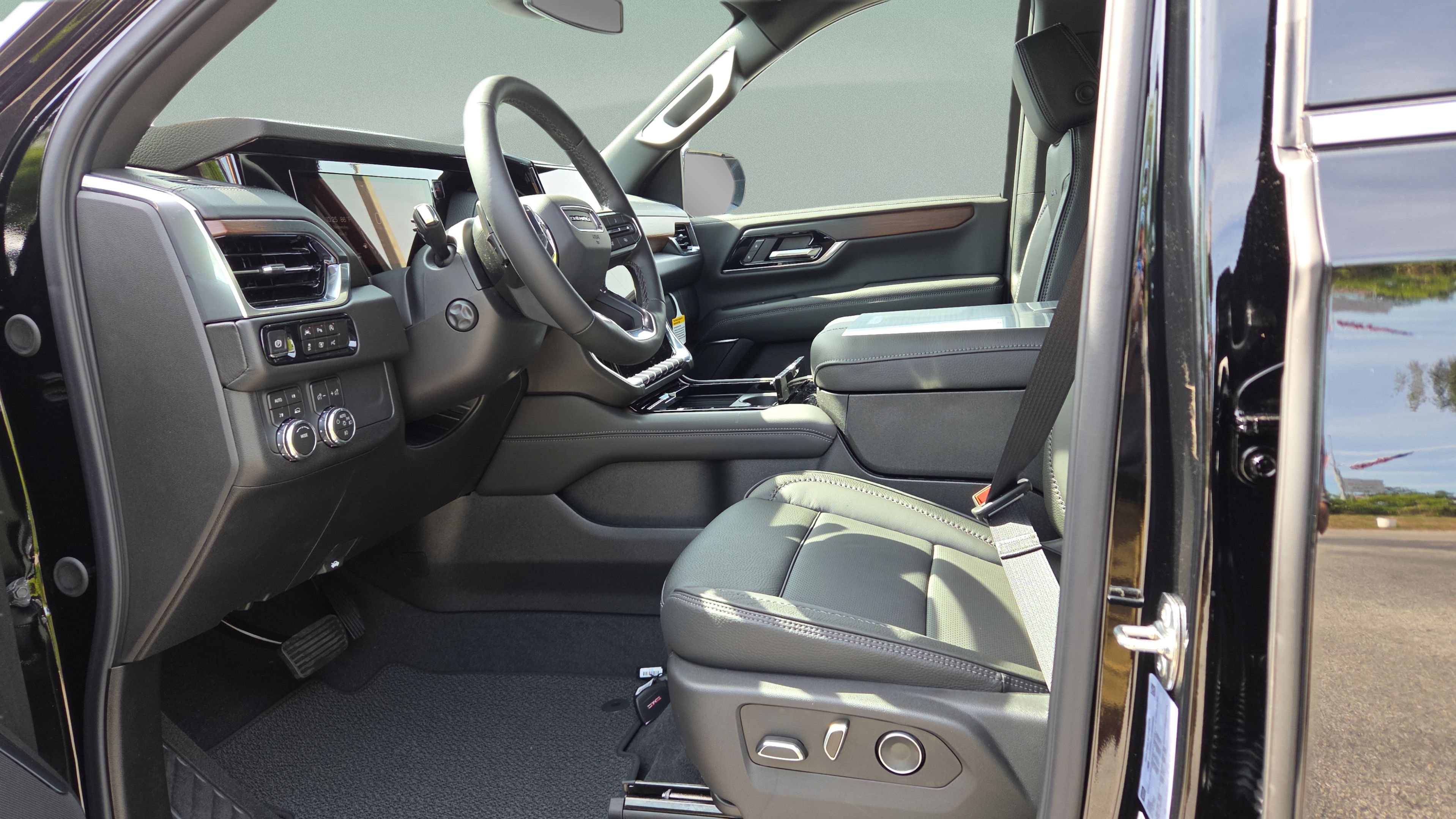 New 2026 GMC Yukon Denali AWD/4WD image 9