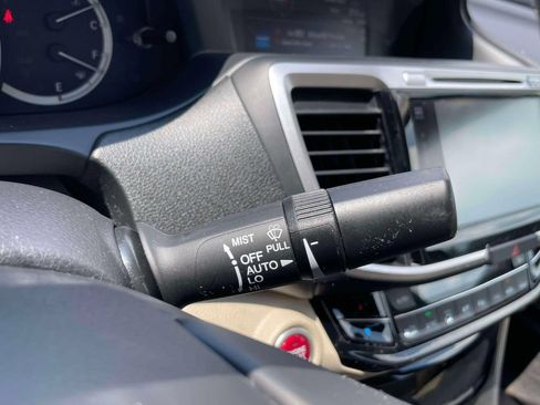 Used 2016 Honda Accord Touring image 25