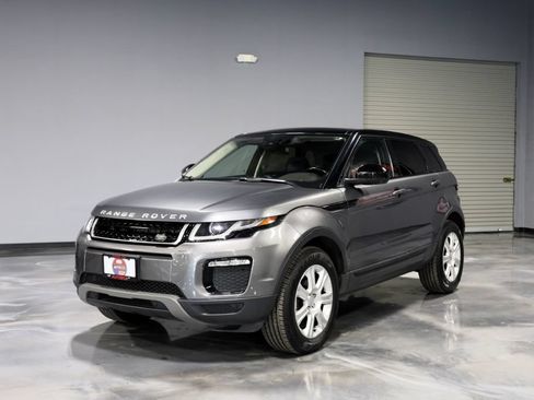 Used 2018 Land Rover Range Rover Evoque SE AWD/4WD image 3