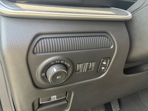 Used 2024 Jeep Wagoneer L Series II w/ Flexible Seating Group AWD/4WD image 17