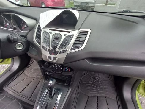 Used 2013 Ford Fiesta SE image 19