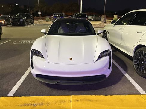 Used 2021 Porsche Taycan image 2