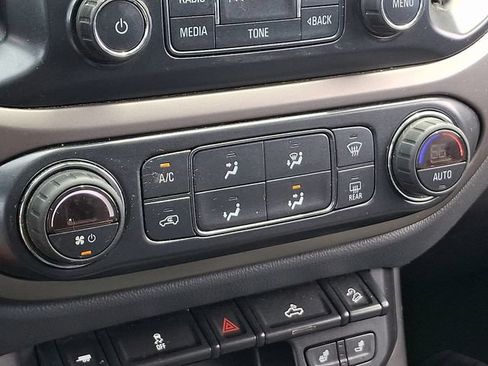 Used 2018 Chevrolet Colorado Z71 AWD/4WD image 14