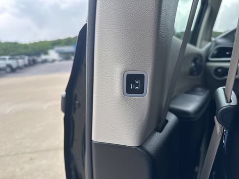 Used 2024 Chrysler Pacifica Limited FWD image 17