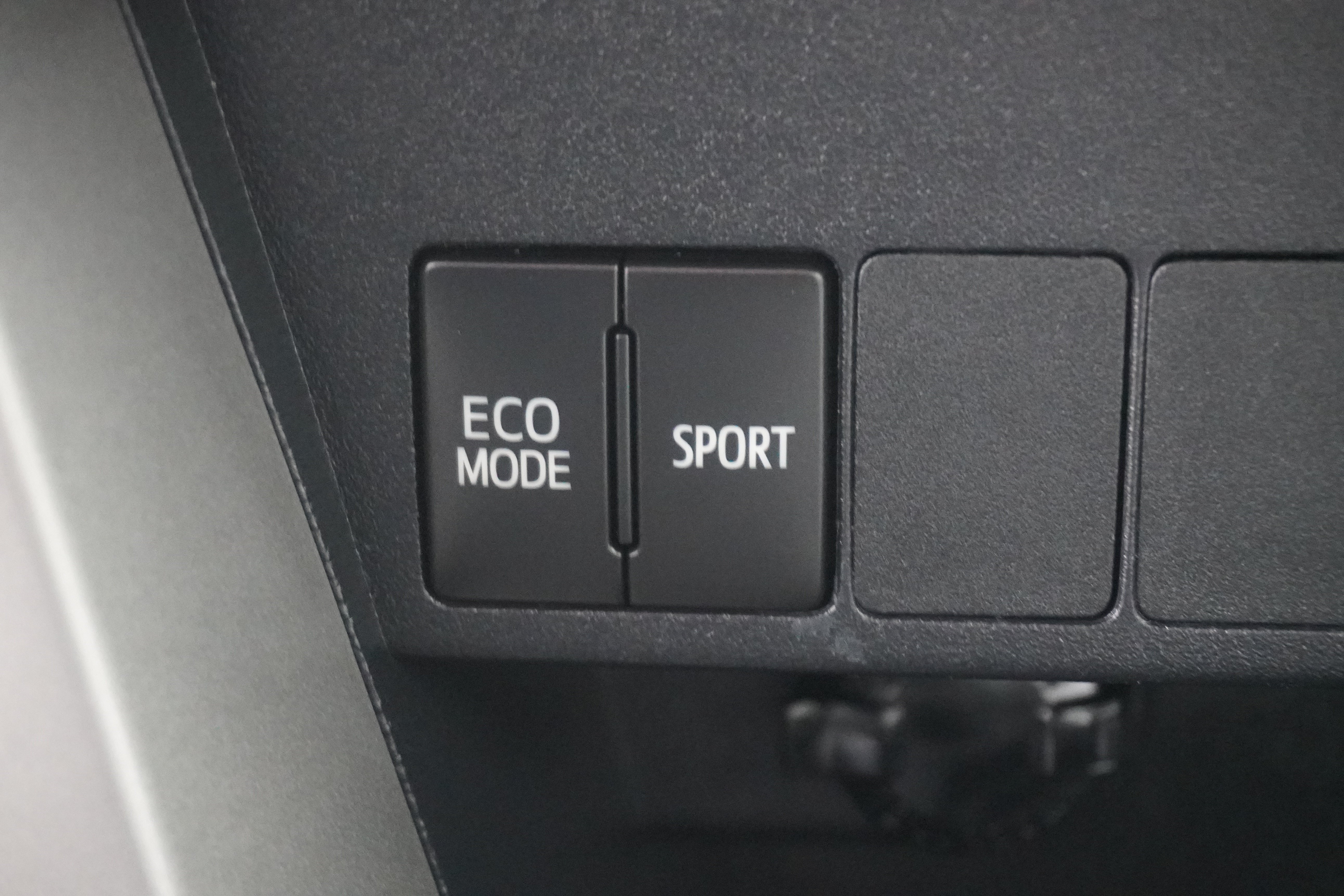 Used 2018 Toyota RAV4 XLE FWD image 21