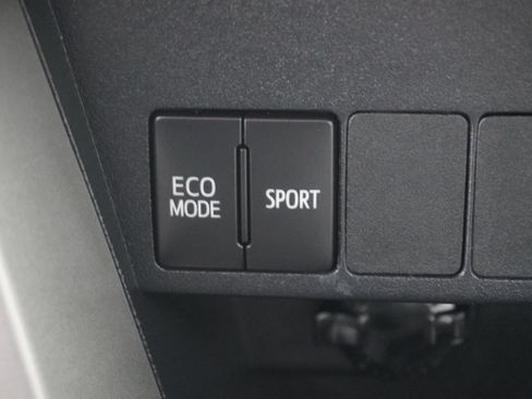 Used 2018 Toyota RAV4 XLE FWD image 21