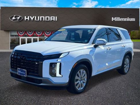 Used 2023 Hyundai Palisade SE image 2