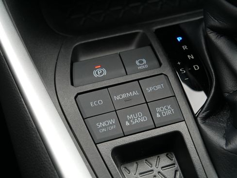 Used 2022 Toyota RAV4 XLE w/ Convenience Package AWD/4WD image 30