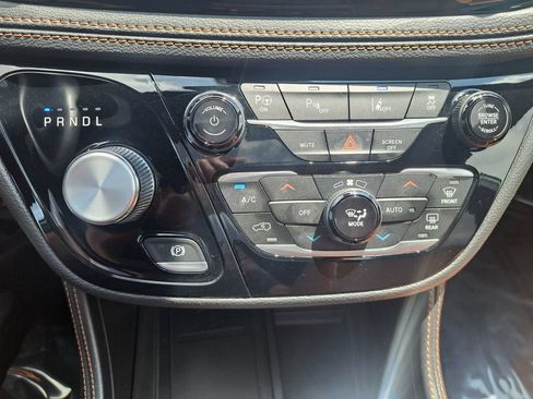 Certified 2022 Chrysler Pacifica Pinnacle FWD image 19