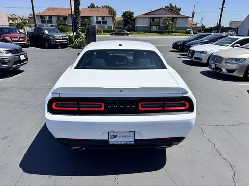 Used 2018 Dodge Challenger SXT RWD image 4