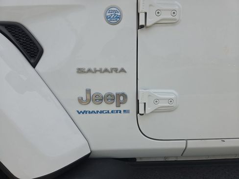 Used 2023 Jeep Wrangler Unlimited Sahara w/ Cold Weather Group AWD/4WD image 33