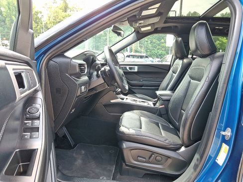 Used 2020 Ford Explorer XLT w/ Equipment Group 202A AWD/4WD image 13