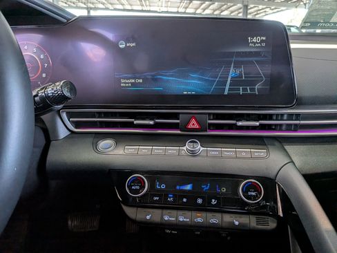 Used 2022 Hyundai Elantra Limited FWD image 19