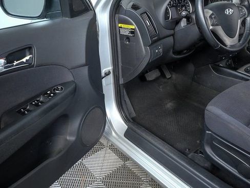 Used 2010 Hyundai Elantra SE image 7