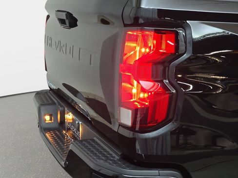 Used 2025 Chevrolet Colorado W/T RWD image 34