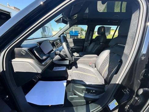 Used 2023 Rivian R1S Adventure AWD/4WD image 17