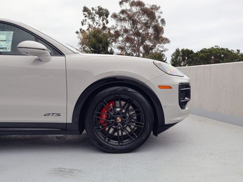 New 2026 Porsche Cayenne GTS AWD/4WD image 11