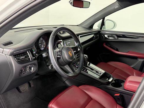 Used 2022 Porsche Macan image 4